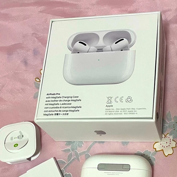 Apple Airpods Pro Wireless Bluetooth with MagSafe Charging Case - Picture 4 of 6